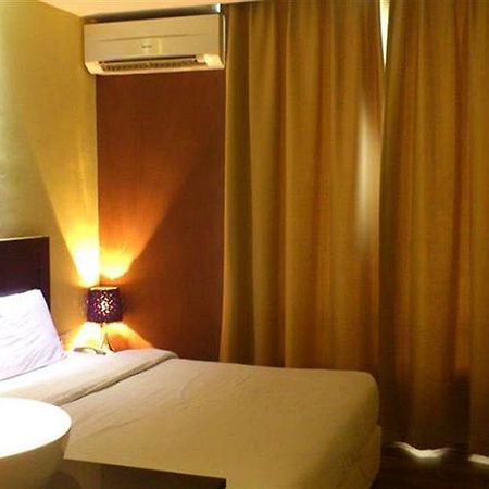 Zotel Business & Leisure Hotel Kuching Exterior photo