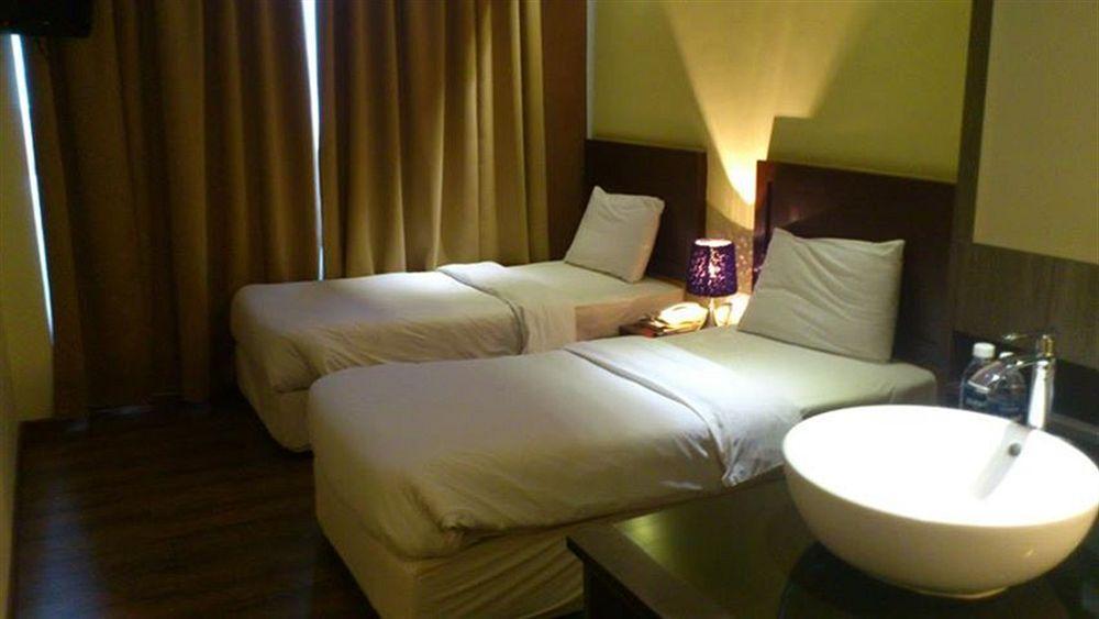 Zotel Business & Leisure Hotel Kuching Exterior photo