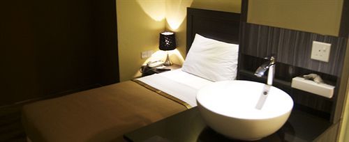 Zotel Business & Leisure Hotel Kuching Exterior photo